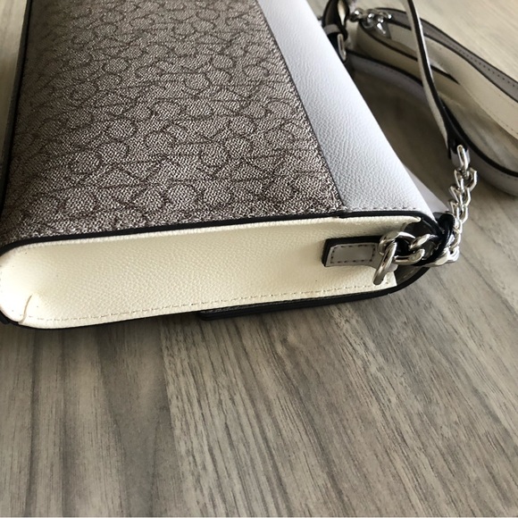 ❤️NWT Calvin Klein Key Item Signature Crossbody Bag - Picture 3 of 7